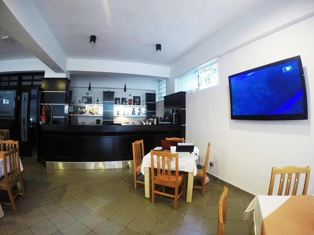 Hotel Aulona Sarandë Exteriér fotografie
